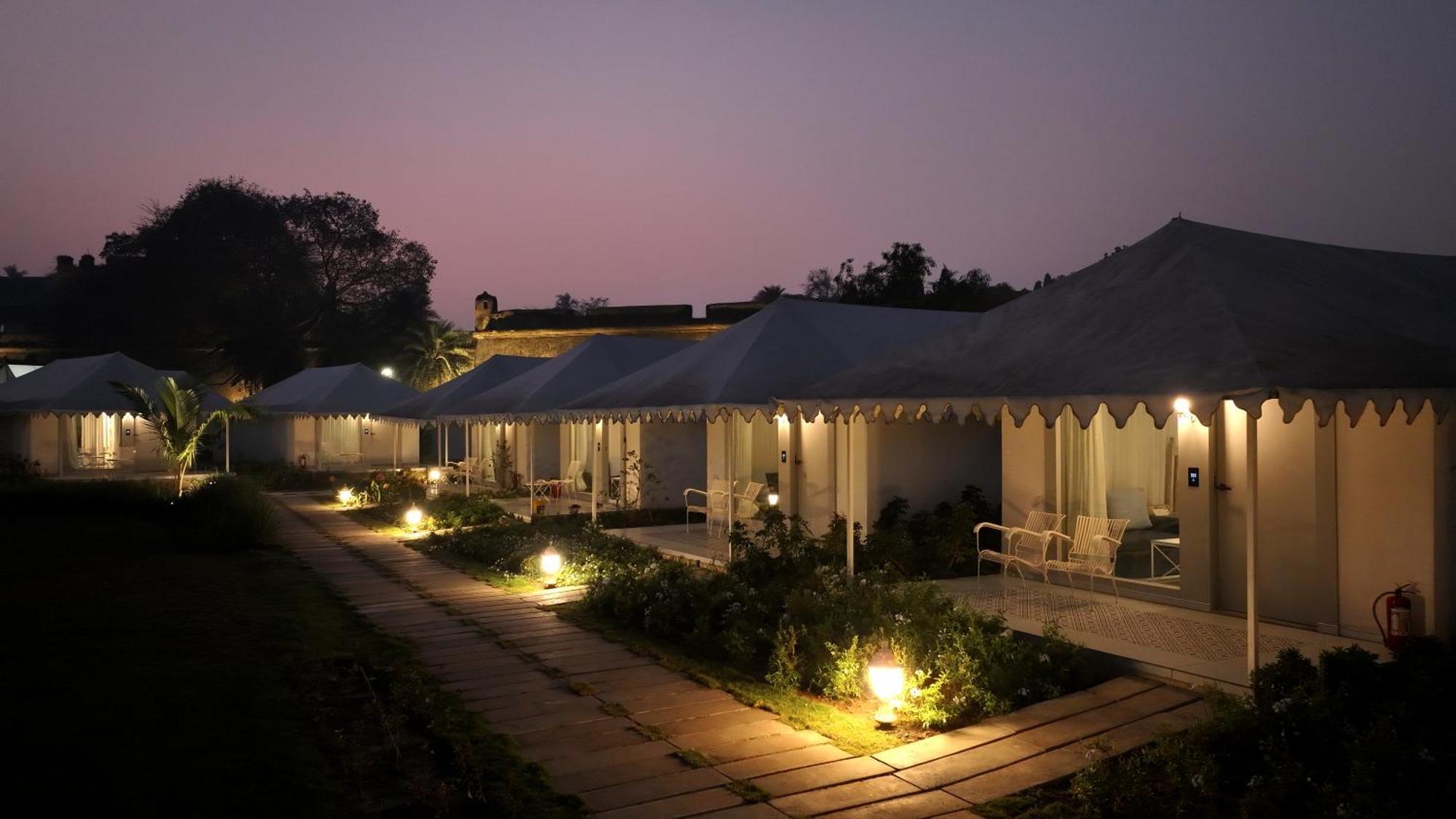 The Fern Seaside Luxurious Tent Resort Daman Ngoại thất bức ảnh