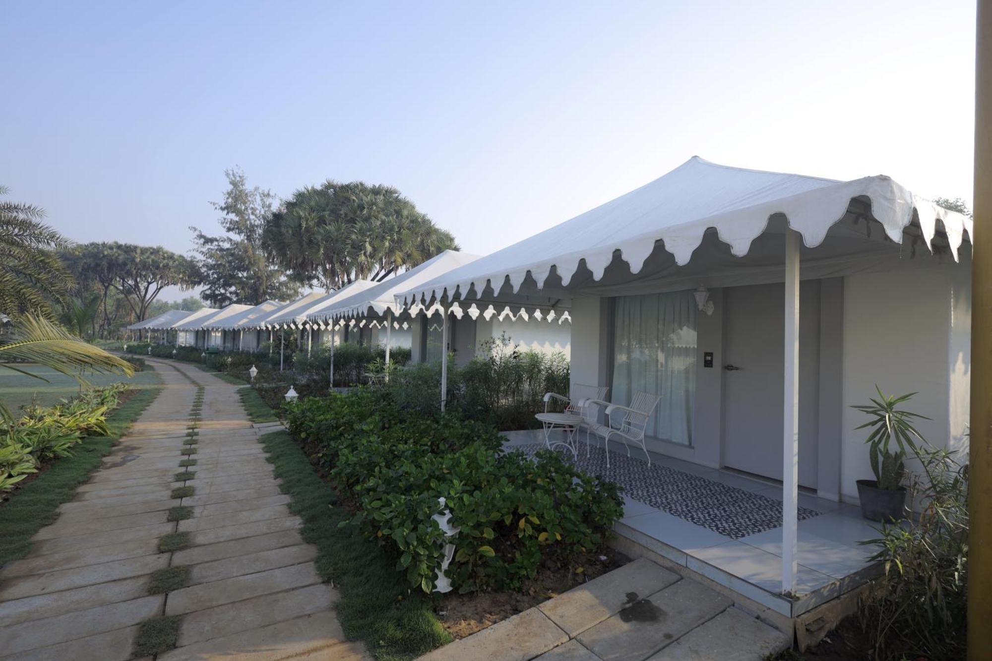 The Fern Seaside Luxurious Tent Resort Daman Ngoại thất bức ảnh