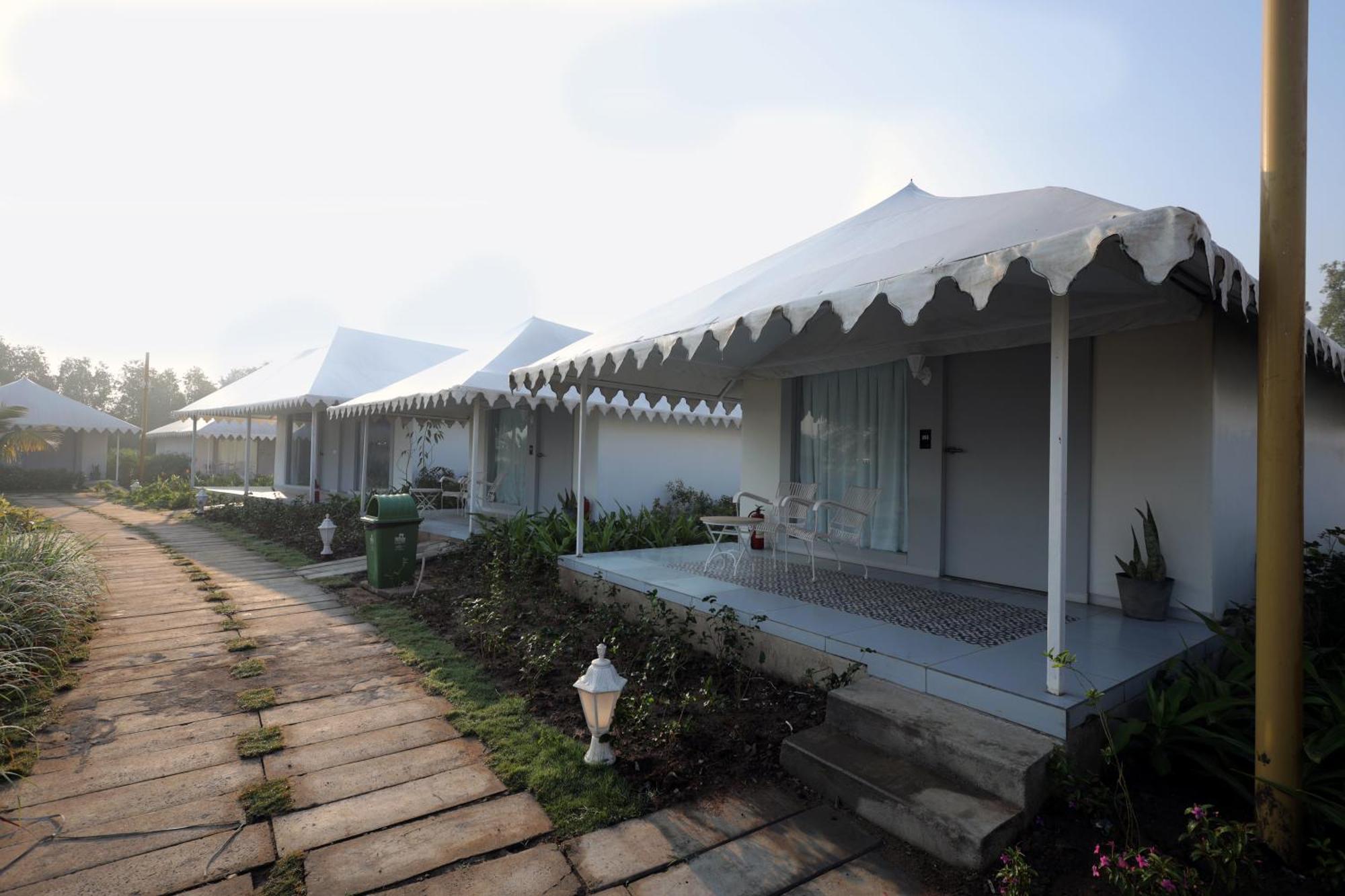 The Fern Seaside Luxurious Tent Resort Daman Ngoại thất bức ảnh